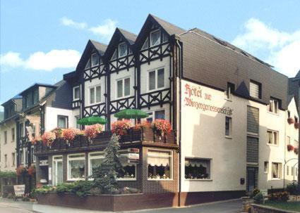 Hotel Zur Winzergenossenschaft Ernst Extérieur photo