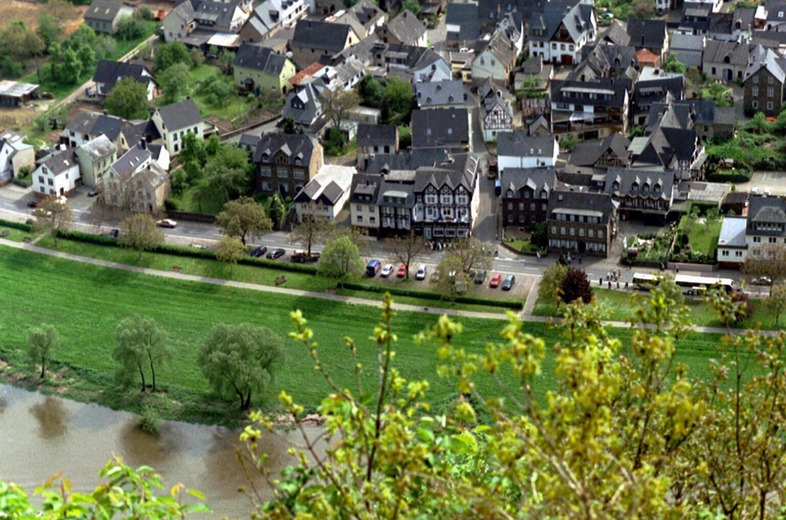Hotel Zur Winzergenossenschaft Ernst Extérieur photo