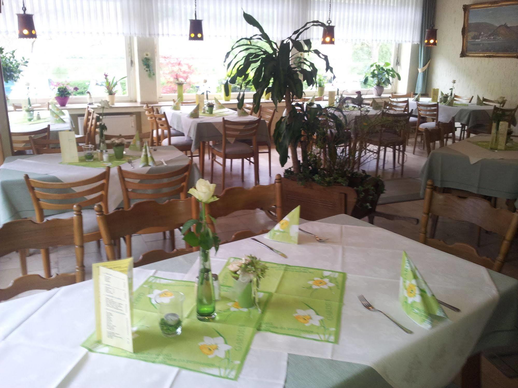 Hotel Zur Winzergenossenschaft Ernst Extérieur photo